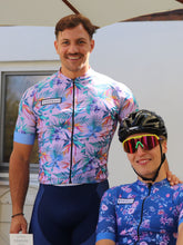 Lade das Bild in den Galerie-Viewer, Männer mit Hawaii Rennradtrikots Marinella und La Nucia bunt