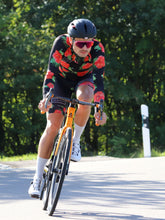 Lade das Bild in den Galerie-Viewer, Mann trägt Waikiki Rennrad Langarm Trikot und Waikiki Hawaii Rennrad Hose