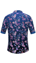 Lade das Bild in den Galerie-Viewer, Produktbild des La Nucia Radtrikot im lila Hawaii Style mit Blumen