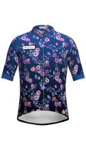Lade das Bild in den Galerie-Viewer, Produktfoto zeigt buntes La Nucia Radtrikot im Hawaii Style Lila mit Blumen