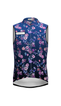 Lade das Bild in den Galerie-Viewer, Produktbild der Hawaii Blumen Radweste La Nucia dunkelblau
